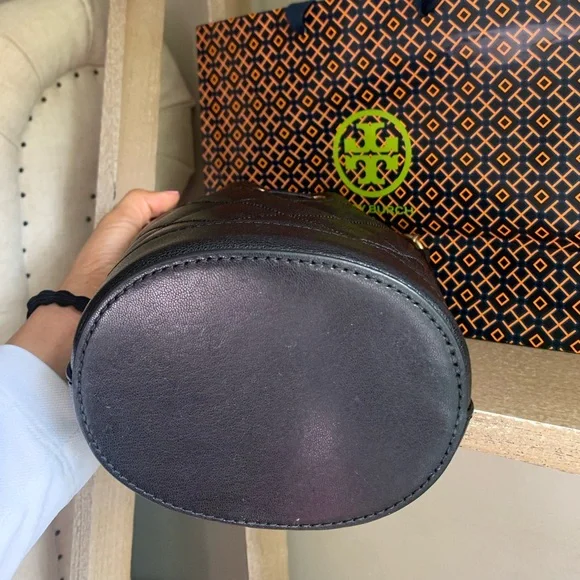 Tory Burch Black Quilted Bucket Bag - Picture 5 of 11